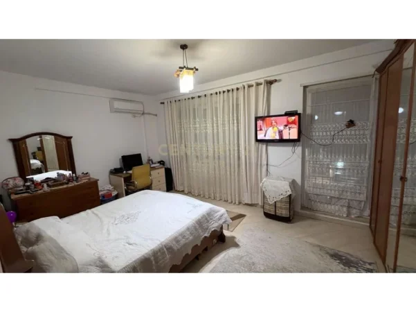 Tirane, shitet nga Pronari, pa-komision apartament 1+1 Kati 3, 1 m² 180.000 € (Jordan Misja)