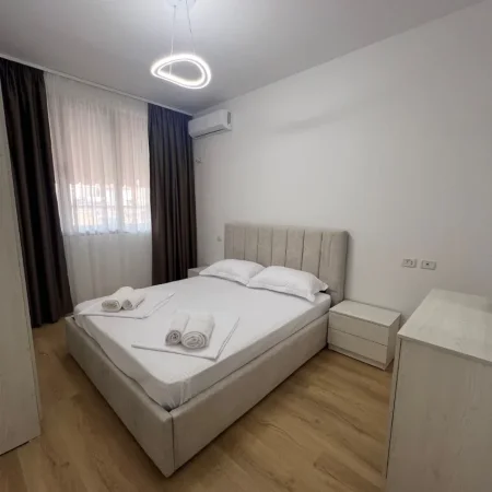 Tirane, jepet me qera apartament 1+1+Aneks+Ballkon , 85 m² 650 € (rruga myslym shyri)