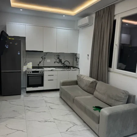 Tirane, jepet me qera apartament 1+1 Kati 0, 55 m² 450 € (5 MAJI)
