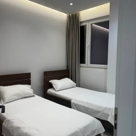 Tirane, jepet me qera apartament 1+1 Kati 0, 55 m² 450 € (5 MAJI)