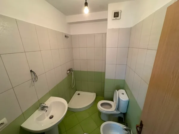 Tirane, shitet apartament 2+1 Kati 2, 81 m² 200.000 € (liqeni i thate)
