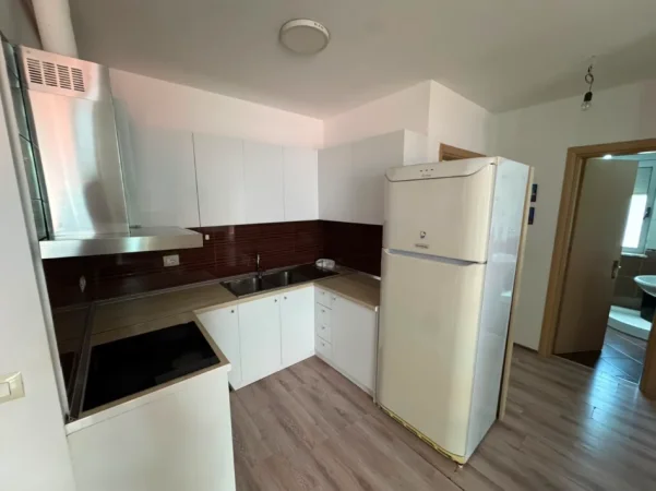 Tirane, shitet apartament 2+1 Kati 2, 81 m² 200.000 € (liqeni i thate)