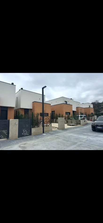 Tirane, jepet me qera Vile 2+1 Kati 3, 220 m² 3.400 € (MULLET)