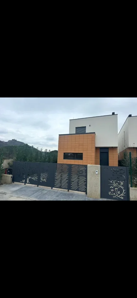 Tirane, jepet me qera Vile 2+1 Kati 3, 220 m² 3.400 € (MULLET)