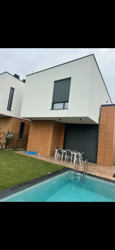 Tirane, jepet me qera Vile 2+1 Kati 3, 220 m² 3.400 € (MULLET)