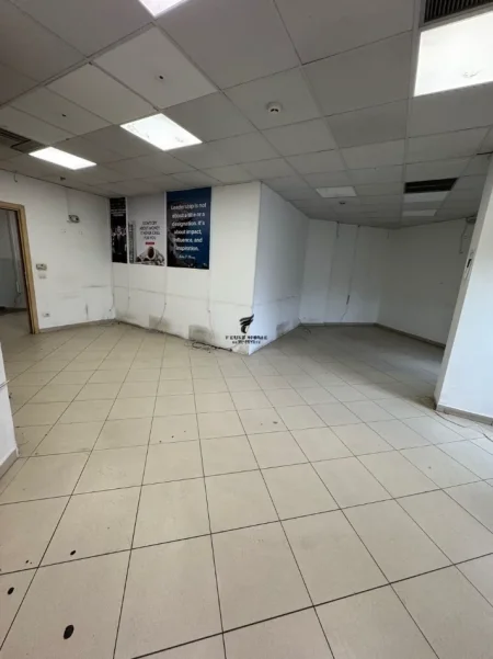 Tirane, jepet me qera zyre Kati 4, 200 m² 3.000 € (BLLOK)