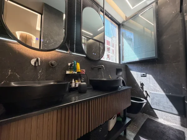 Tirane, shitet apartament 2+1 , 130 m² 350.000 € (Pranë Square 21)