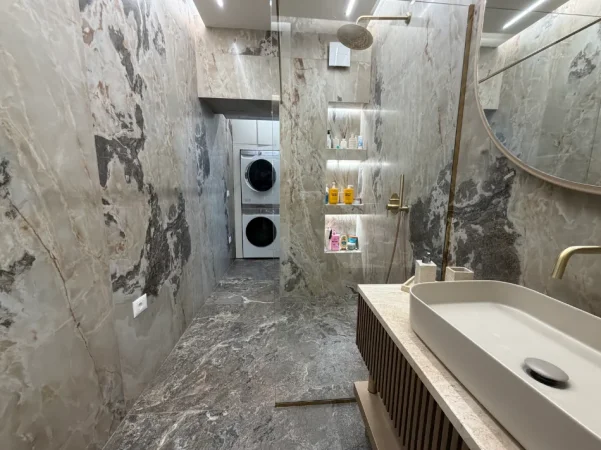 Tirane, shitet apartament 2+1 , 130 m² 350.000 € (Pranë Square 21)