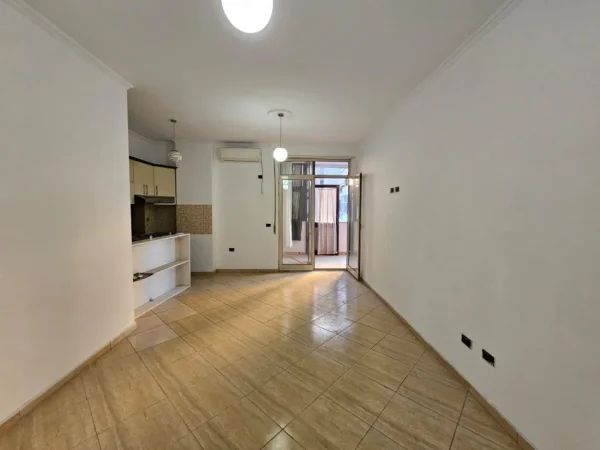 Tirane, jepet me qera apartament 2+1 Kati 3, 100 m² 600 € (Rruga Tefta Tashko Koco)