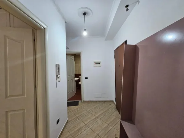 Tirane, jepet me qera apartament 2+1 Kati 3, 100 m² 600 € (Rruga Tefta Tashko Koco)
