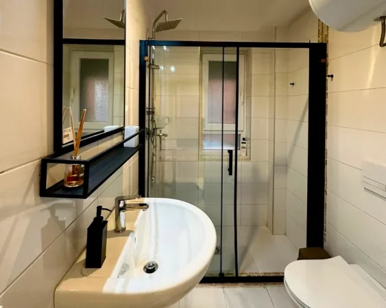 Tirane, jepet me qera apartament 1+1 Kati 1, 77 m² 641 € (Rruga e Elbasanit)