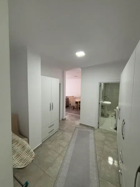 Tirane, jepet me qera apartament 1+1 Kati 3, 90 m² 400 € (Hotel Gaxherri ne Fresk)