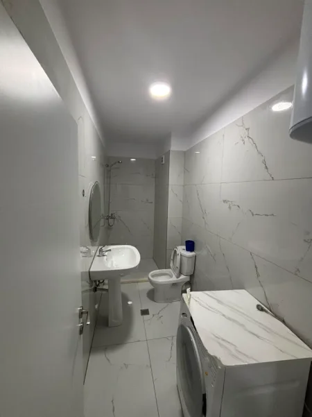 Tirane, jepet me qera apartament 1+1 Kati 3, 90 m² 400 € (Hotel Gaxherri ne Fresk)