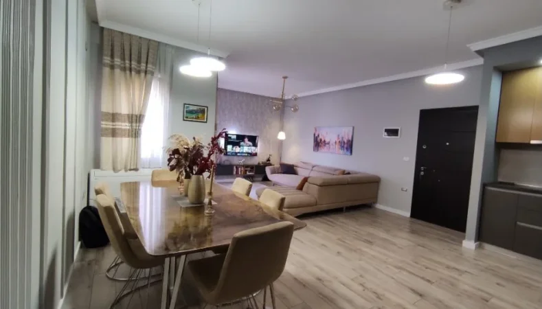 Tirane, jepet me qera apartament 2+1 Kati 1, 90 m² 620 € (Selite)