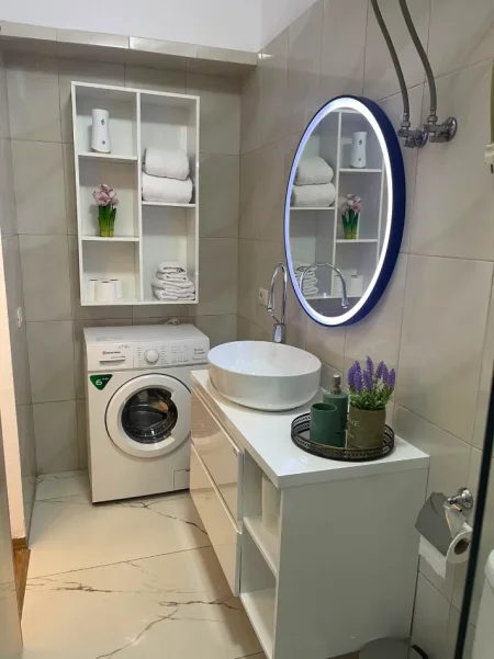 Tirane, jepet me qera garsonier 1+1 Kati 1, 40 m² 400 € (RRUGA E DIBRES)