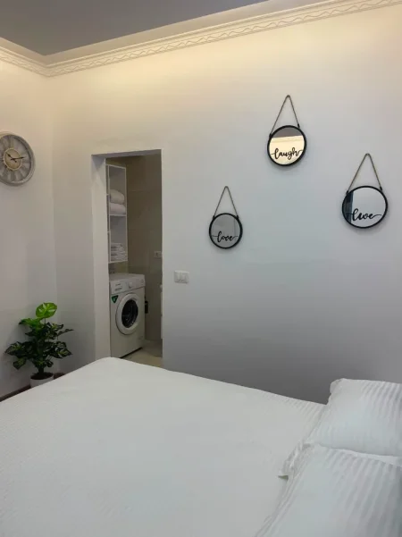 Tirane, jepet me qera garsonier 1+1 Kati 1, 40 m² 400 € (RRUGA E DIBRES)