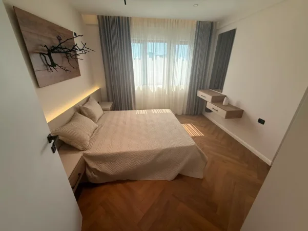 Tirane, shitet apartament 2+1+Ballkon Kati 7, 101 m² 230.000 € (Bulevardi Bajram Curri)