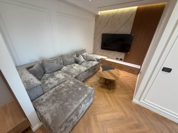 Tirane, shitet apartament 2+1+Ballkon Kati 7, 101 m² 230.000 € (Bulevardi Bajram Curri)