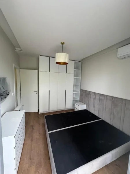 Tirane, jepet me qera apartament 1+1 Kati 3, 60 m² 550 € (Rruga Bardhyl)