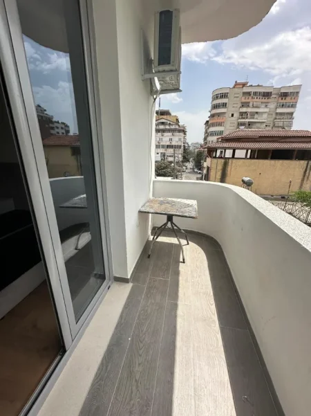 Tirane, jepet me qera apartament 1+1 Kati 3, 60 m² 550 € (Rruga Bardhyl)