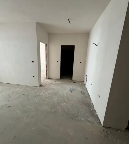 Tirane, shitet apartament 1+1 , 70 m² 82.250 € 