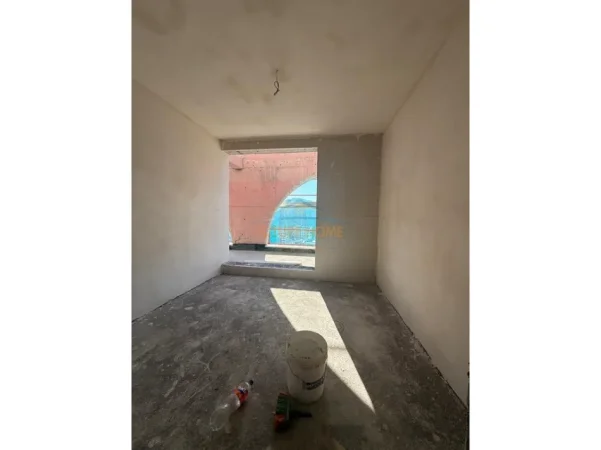 Tirane, shitet apartament 4+1 Kati 16, 226 m² (Komuna e Parisit)
