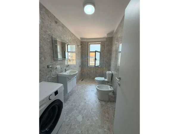 Tirane, shitet apartament 2+1 Kati 7, 101 m² 162.000 € (Unaza e Re)