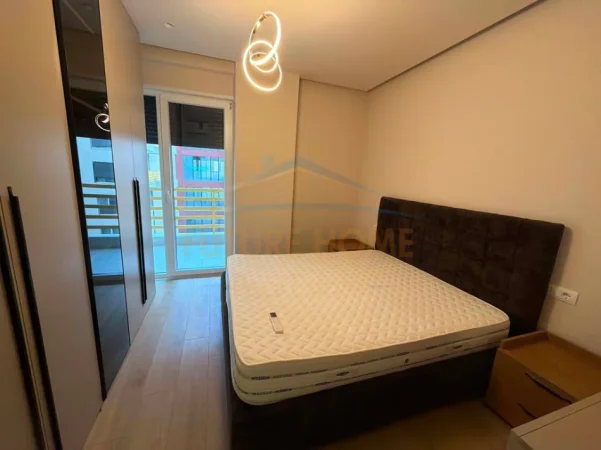 Tirane, jepet me qera apartament 1+1 Kati 3, 65 m² 600 € (Laprake)