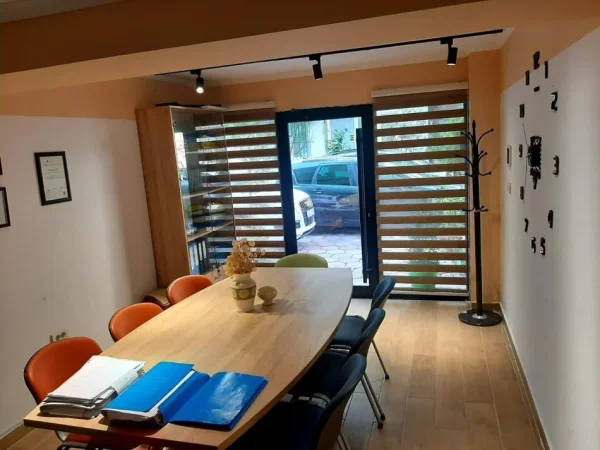 Tirane, shitet ambjent biznesi Kati 1, 41 m² 105.000 € (Rruga Muhamet Gjollesha)