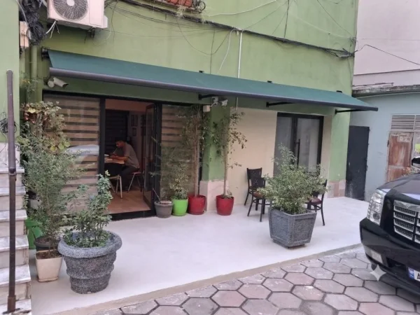 Tirane, shitet ambjent biznesi Kati 1, 41 m² 105.000 € (Rruga Muhamet Gjollesha)