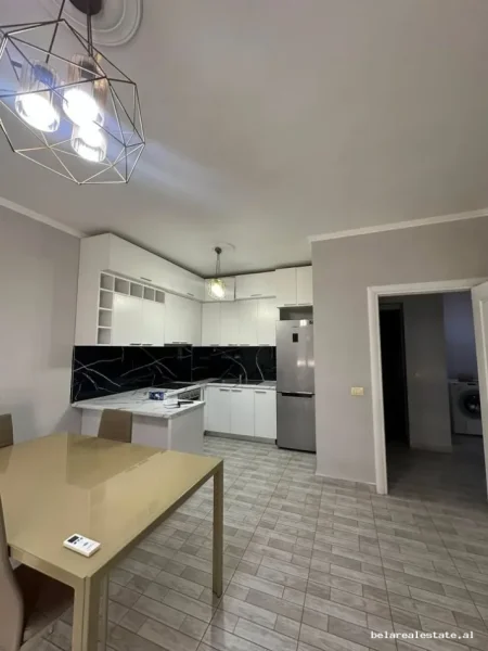Tirane, jepet me qera apartament 2+1+Ballkon Kati 5, 110 m² 640 € (Astir)