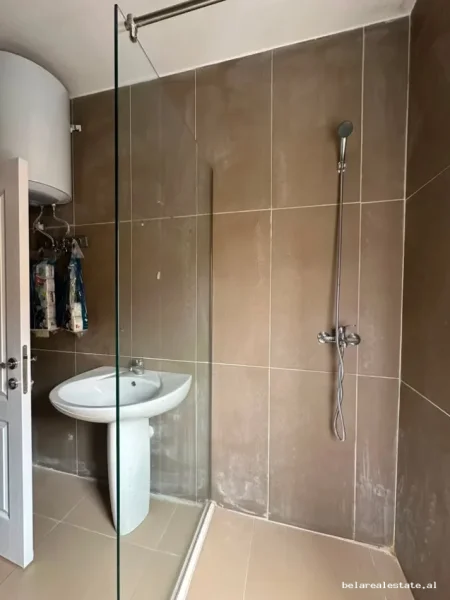 Tirane, jepet me qera apartament 2+1+Ballkon Kati 5, 110 m² 640 € (Astir)