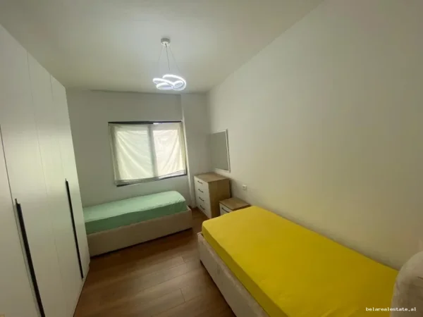 Tirane, jepet me qera apartament 2+1+Ballkon Kati 4, 90 m² 480 € (Fresk)