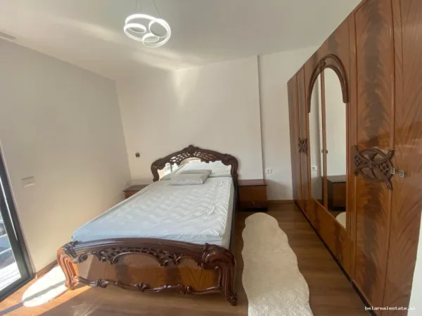 Tirane, jepet me qera apartament 2+1+Ballkon Kati 4, 90 m² 480 € (Fresk)