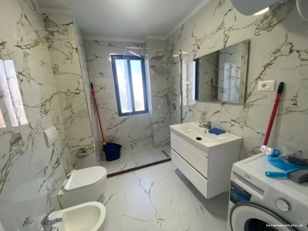 Tirane, jepet me qera apartament 2+1+Ballkon Kati 4, 90 m² 480 € (Fresk)