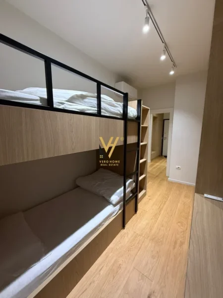 Tirane, jepet me qera apartament 2+1+Ballkon Kati 3, 95 m² 1.300 € (RRUGA E KOSOVAREVE)