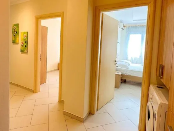 Apartament 2+1 me qera - Rr. e Kavajes (pallati TIBO) 650 Euro (Rruga e Kavajes)