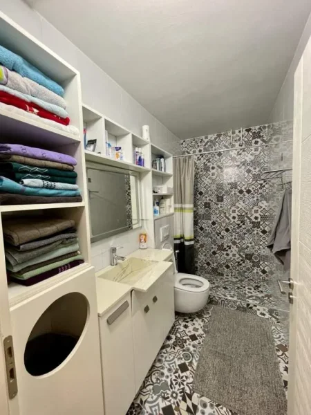 Tirane, jepet me qera apartament 4+1+A+BLK Kati 3, 160 m² 1500 Euro (Rruga Sulejman Delvina)