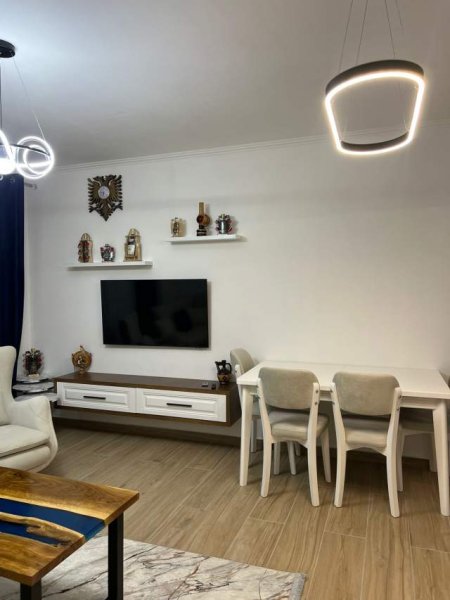 Tirane, jepet me qera apartament 1+1+BLK Kati 5, 67 m² 450 Euro (Rruga Sokrat Miho)