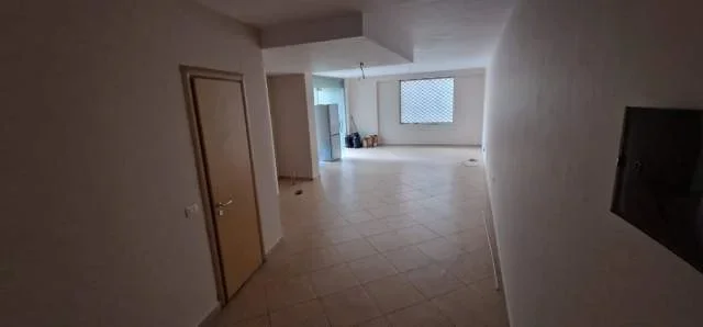 Tirane, shitet  apartament (dyqan) Kati 0, 60 m² 73.000 Leke (Rruga Peti)