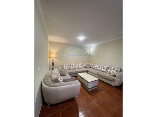 Tirane, jepet me qera apartament 3+1 Kati 9, 124 m² 650 Euro (DB35418)