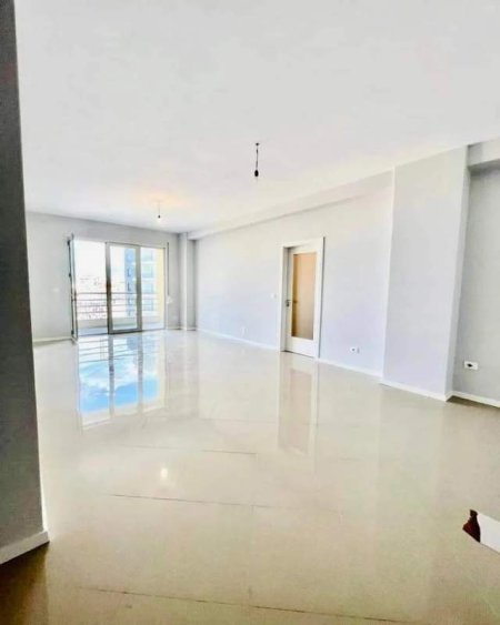 Tirane, shitet apartament 2+1+A+BLK 107 m² 154.500 Euro (Rruga Karl Gega, ish Stacioni Trenit)