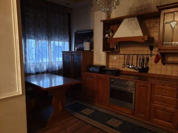Tirane, jepet me qera Vile 2+1 Kati 1, 120 m² 1.200 Euro (Prane Gardes)