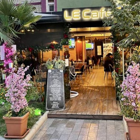 Tirane, shes bar-kafe Kati 0, 170 m² 360.000 Euro (Perball Delijorgjit Buze Lanes)