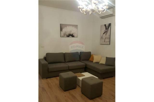 Tirane, jepet me qera apartament 1+1 Kati 5, 57 m² 450 Euro (ELEONORA)