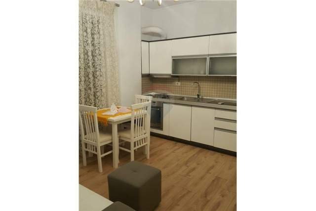 Tirane, jepet me qera apartament 1+1 Kati 5, 57 m² 450 Euro (ELEONORA)