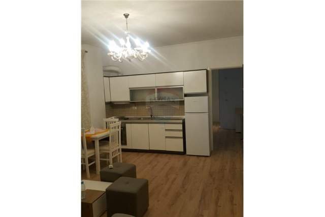 Tirane, jepet me qera apartament 1+1 Kati 5, 57 m² 450 Euro (ELEONORA)