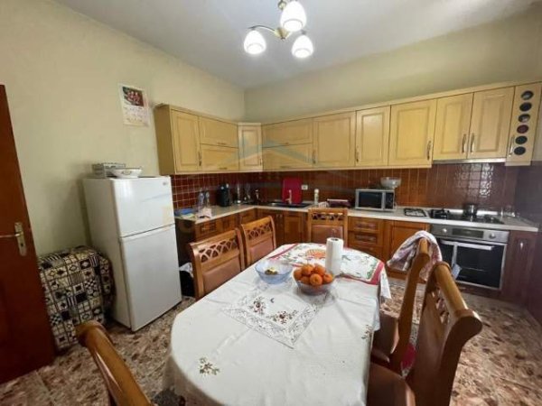 Tirane, shitet Vile 6+1+A+BLK Kati 1, 684 m² 615.510 Euro (SELITE)