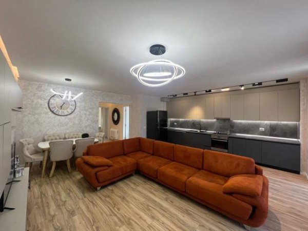 Tirane, jepet me qera apartament 2+1+BLK Kati 2, 133 m² 900 Euro (Hqmet Buzi)