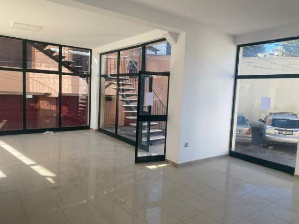 Durres, jepet me qera dyqan Kati 1, 80 m² 750 Euro (Prane Bashkise Durres)